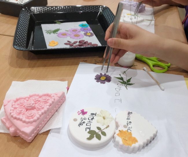 2019.04.30 [5월 가정의 달, 체험프로그램] 석고 방향제, 한지 꽃 만들기